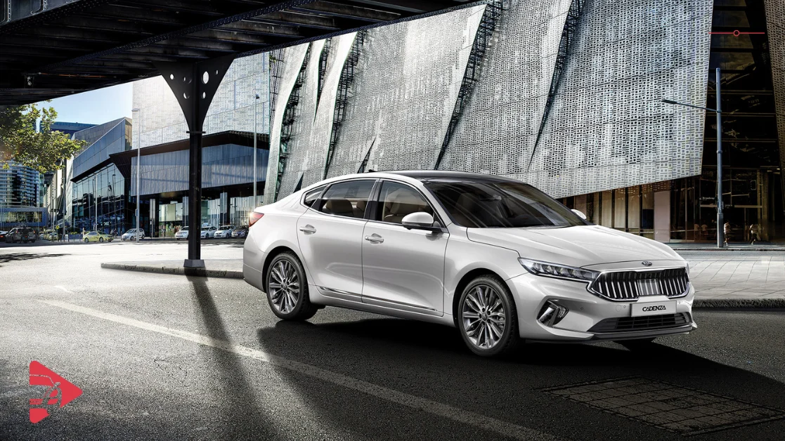 فئة السيدان شبه الفاخرة