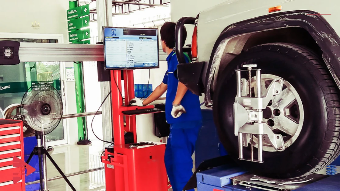 من يقوم بفحص السيارة في الفحص الدوري