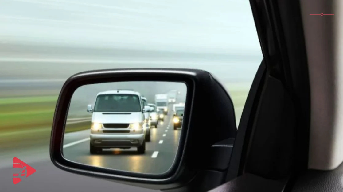 التأكد من عدم وجود أي مركبة في البقعة العمياء