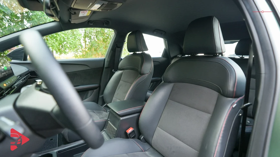  داخلية إم جي 4 إكس باور 2025