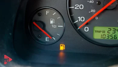 كم تمشي السيارة بعد لمبة البنزين؟
