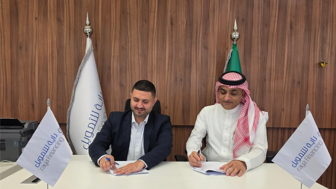 شراكة استراتيجية بين كارزفد والراية للتمويل
