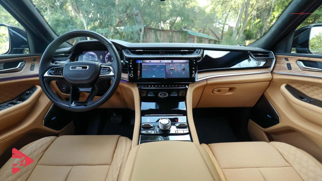 Differences between Grand Cherokee trims in technology and entertainment