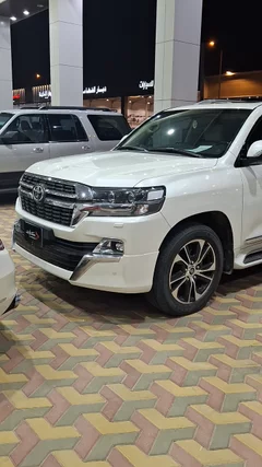 Toyota Land Cruiser grand touring 2021