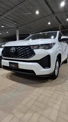 Toyota Innova STD 2024