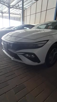 Hyundai Elantra smart 2025