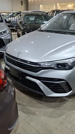 MG 5 STD 2025