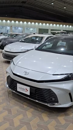 Toyota Camry Gle 2025