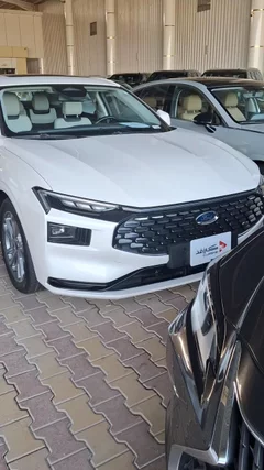 Ford Taurus ترند 2023