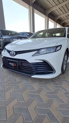Toyota Camry le 2023