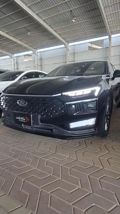Ford Taurus Hybrid 2025