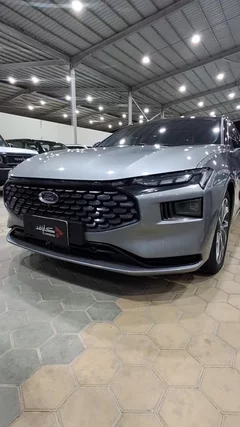 Ford Taurus تيتانيوم 2025